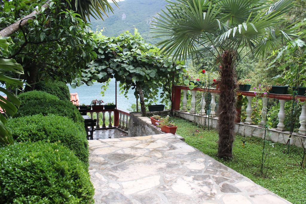 Apartments Mijuskovic Donji Morinj Phòng bức ảnh